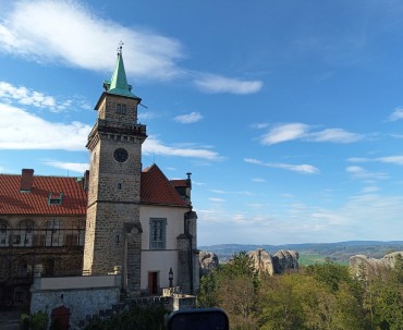Zamek Hru­bá Skála