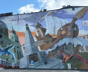 Mural "Łódź" - najstarszy wielkoformatowy łódzki mural przy końcu deptakowej części Piotrkowskiej