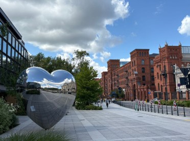 Łódzka Manufaktura z sercem WOŚP.