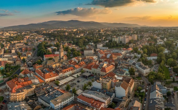 Bielsko-Biała zdjęcie z lotu ptaka udostępnione prasie przez Michał Kisiel Pics Studio