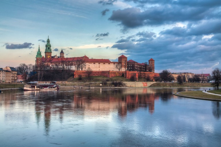 Zamek Królewski na Wawelu, widok ze strony Wisły