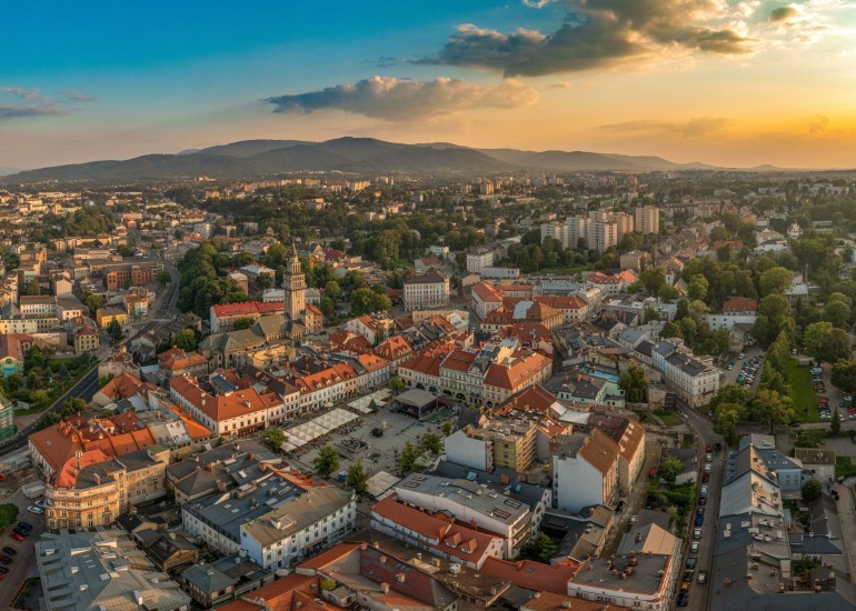 Bielsko-Biała zdjęcie z lotu ptaka udostępnione prasie przez Michał Kisiel Pics Studio