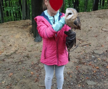 Zdjęcie z sówką po pokazie lotów sów w Ustroniu