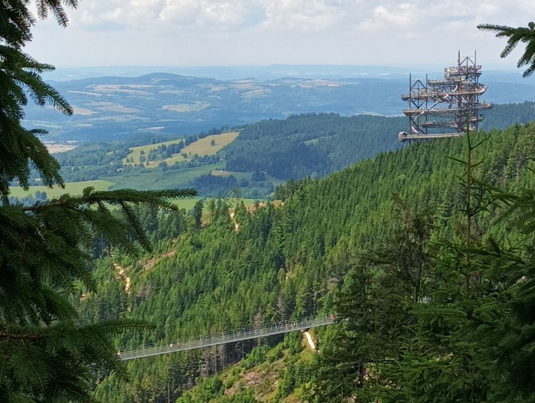 Najdłuższy wiszący most w chmurach: Sky Bridge 721 na Morawach w Czechach