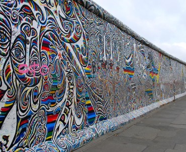 Mur berliński z graffiti